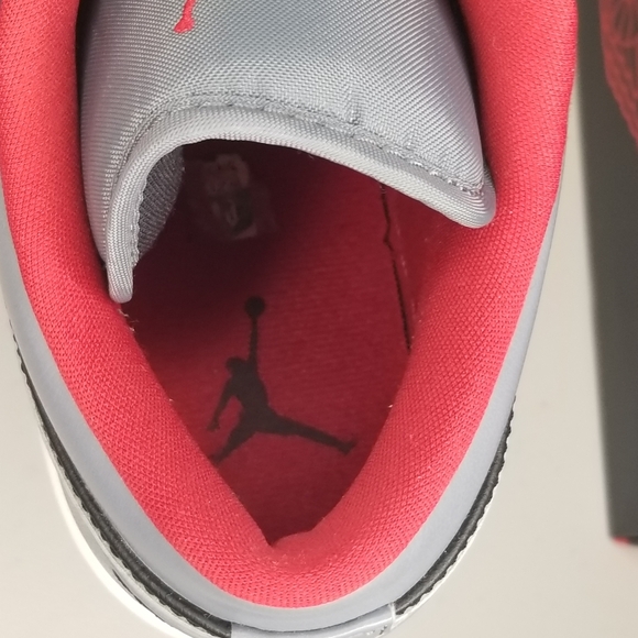 Air Jordan 1 Low Sneaker Mens Sz 10 US Black Grey Red 553558-012 Shoe - Picture 3 of 11